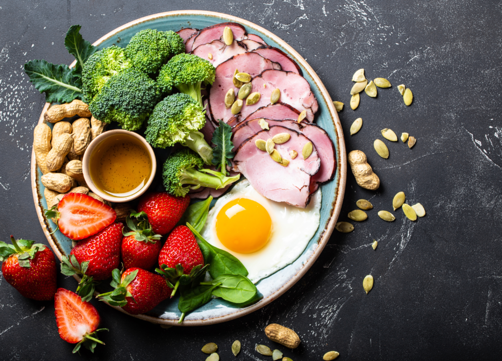 Se você está em busca de emagrecer com saúde, provavelmente já se deparou com duas das dietas mais populares da atualidade: a Low-Carb e a Cetogênica.