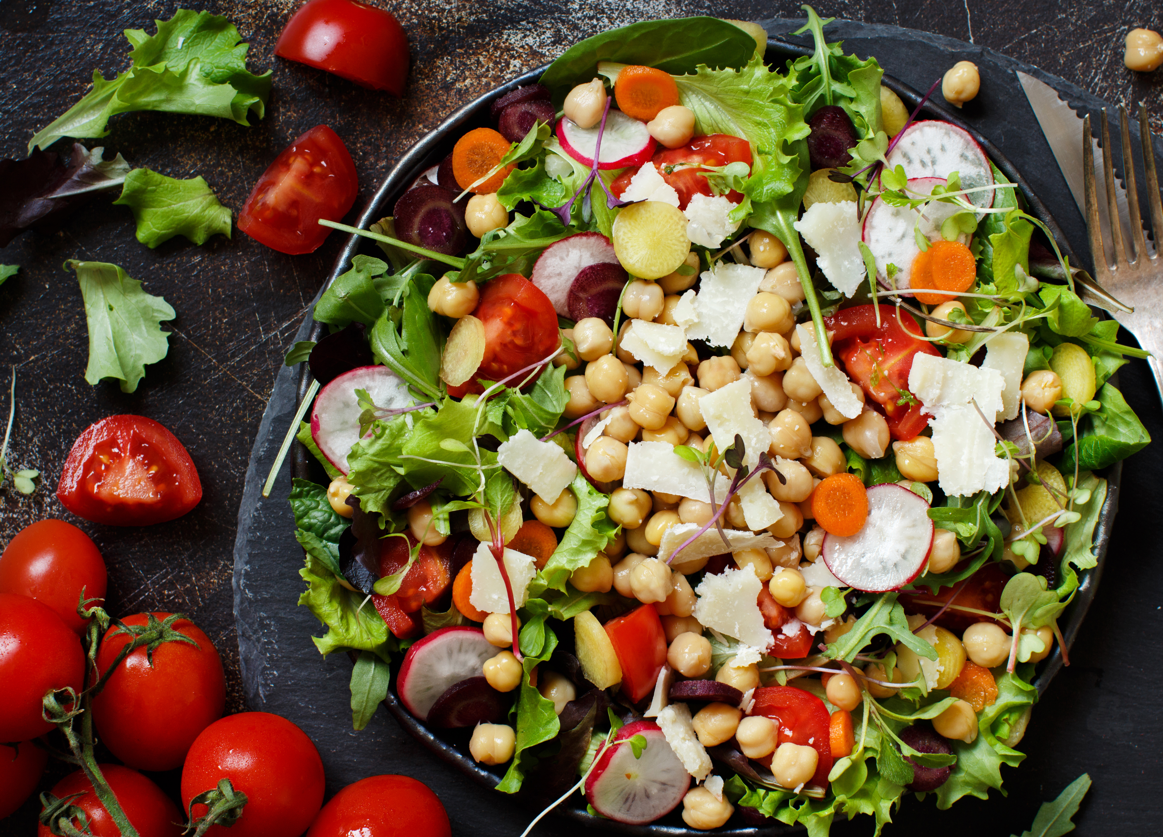 Descubra 10 receitas rápidas e baratas para uma alimentação saudável no dia a dia. Dicas práticas para turbinar sua saúde sem gastar muito!